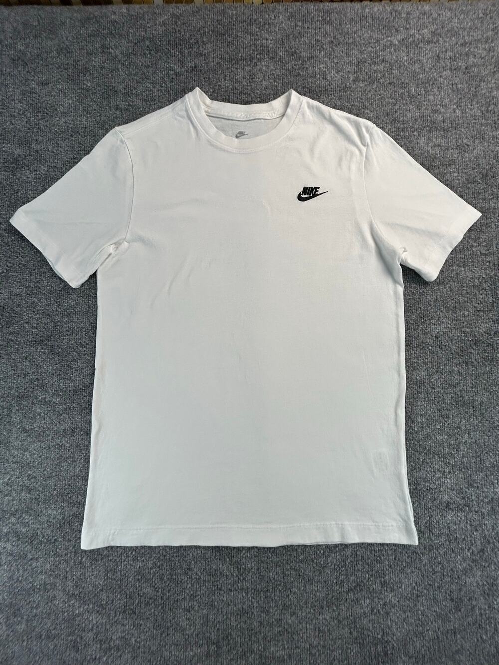 Nike Sportswear Futura Logo T-Shirt Men's Medium White Embroidered Swoosh Tee